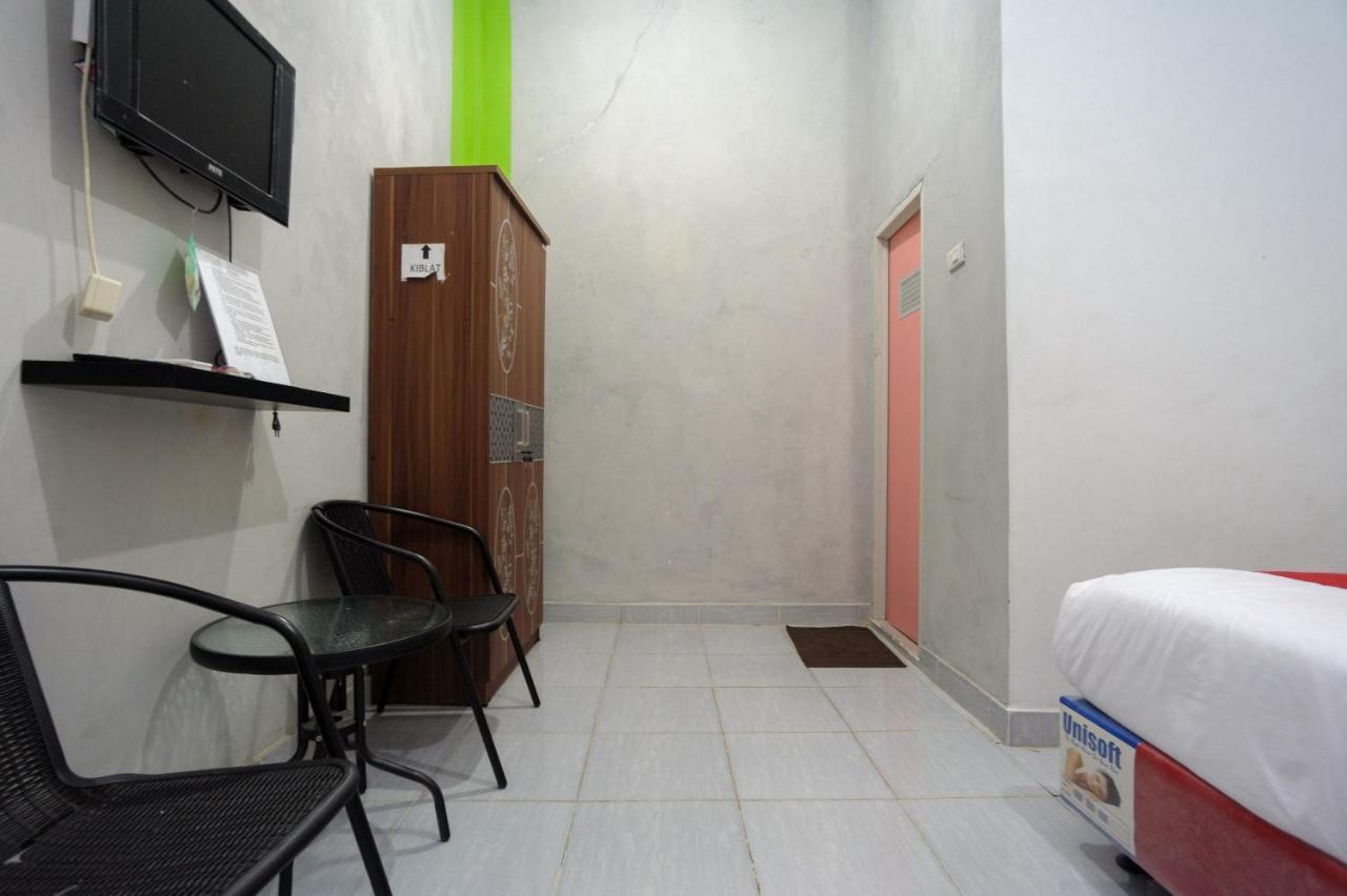 Reddoorz Syariah Near Rs Advent Bandar Lampung Hotel Exterior foto
