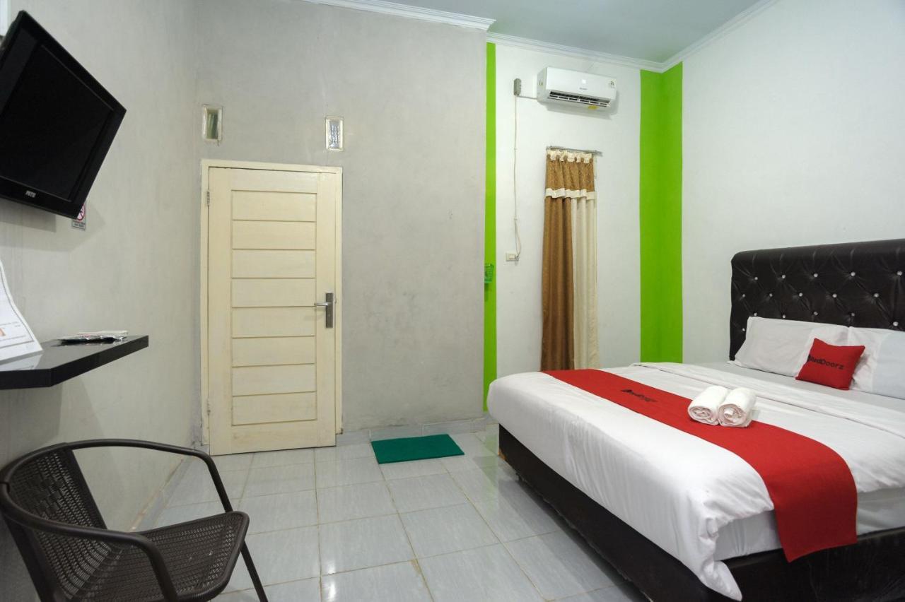 Reddoorz Syariah Near Rs Advent Bandar Lampung Hotel Exterior foto