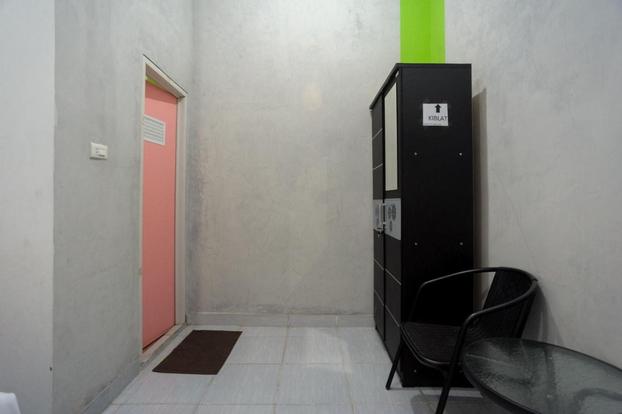 Reddoorz Syariah Near Rs Advent Bandar Lampung Hotel Exterior foto